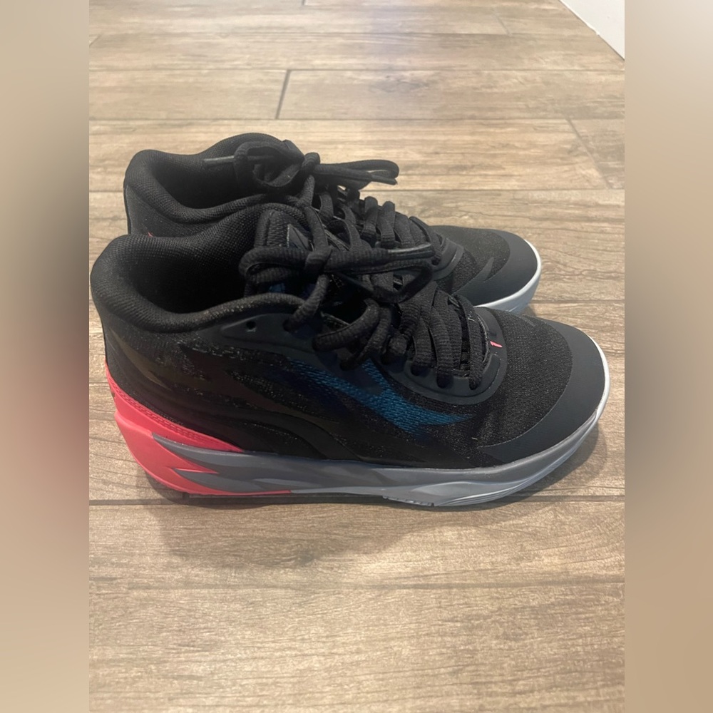 Kids 4Y Puma LaMelo basketball sneakers